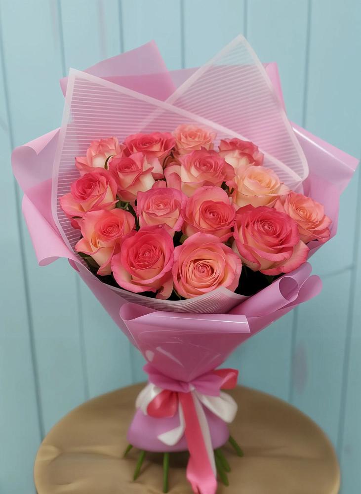 Букет 15 Розовых роз Равель в Углегорске