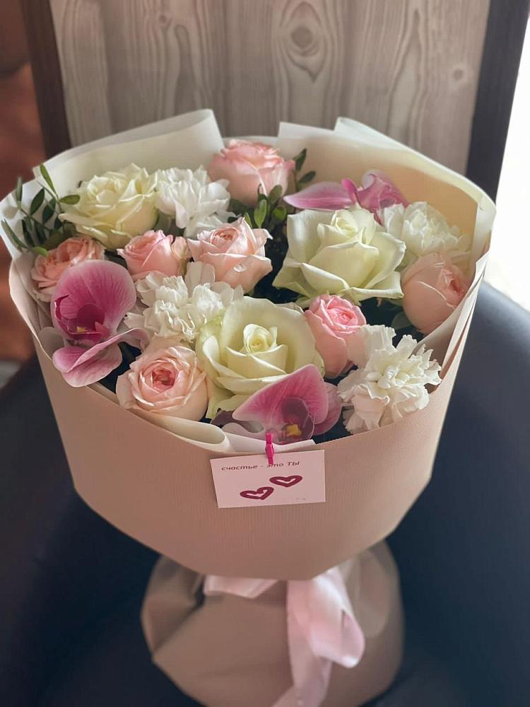 Букет цветов из: Орхидеи, Розы и Гвоздики в Углегорске