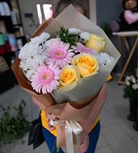 Букет цветов из:  Герберы, Розы и Хризантемы в Углегорске