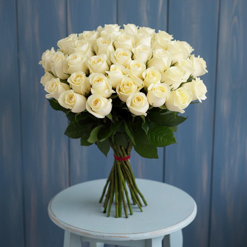 Букет 51 Белая роза Эдлесс Лав в Углегорске