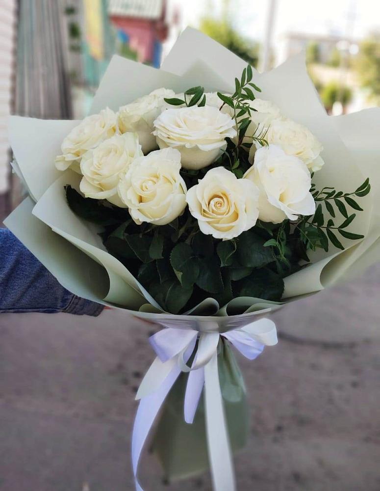 Букет Белые розы Проуд в Углегорске