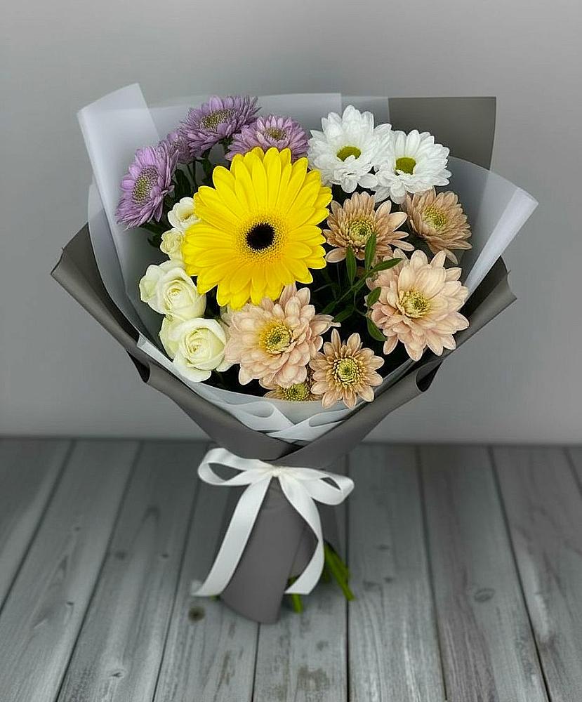 Букет цветов из: Розы, Герберы и Хризантемы в Углегорске