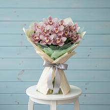 Букет цветов из:  Орхидеи и Розы в Углегорске