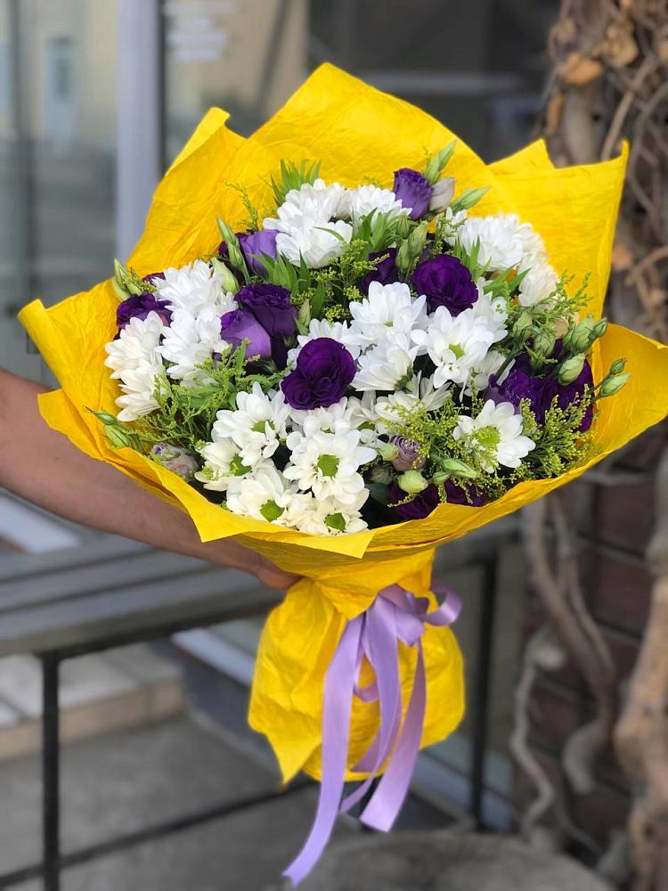 Букет цветов из: Ирисы, Хризантемы и Ромашки в Углегорске