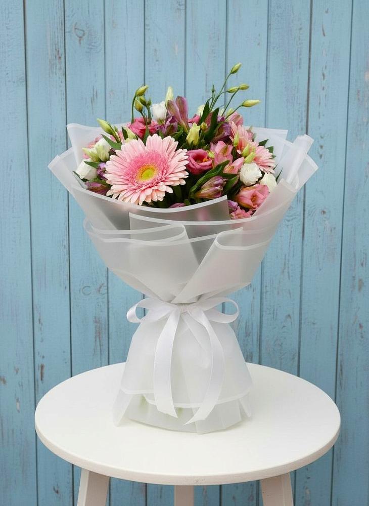 Букет цветов из: Герберы, Альстромерии и Лизиантусы в Углегорске