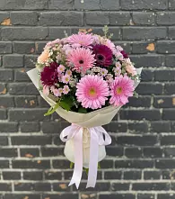 Букет цветов из:  Герберы и Хризантемы в Углегорске