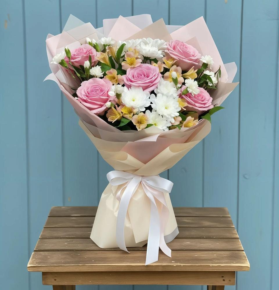 Букет цветов из: Гвоздики, Орхидеи и Розы в Углегорске