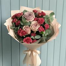 Букет цветов из:  Гвоздики и Розы в Углегорске