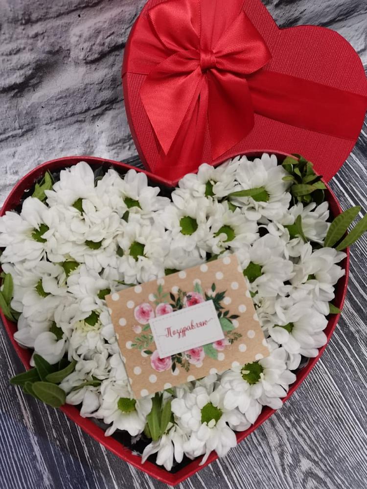 Цветочная композиция из Хризантемы в виде сердца в Углегорске