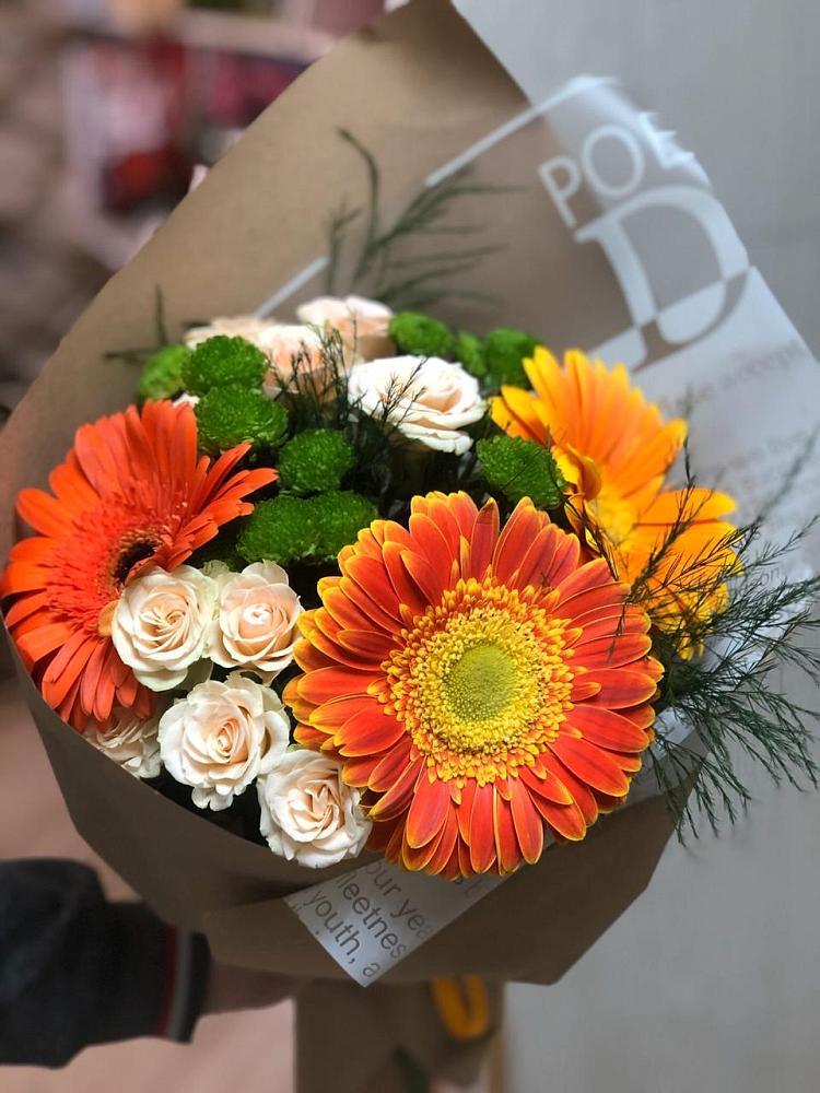 Букет цветов из: Герберы, Хризантемы и Розы в Углегорске