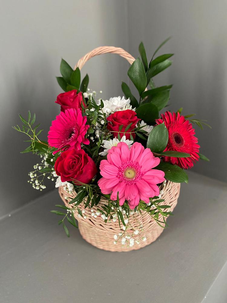 Цветочная композиция из Розы, Хризантемы и Герберы в корзине в Углегорске