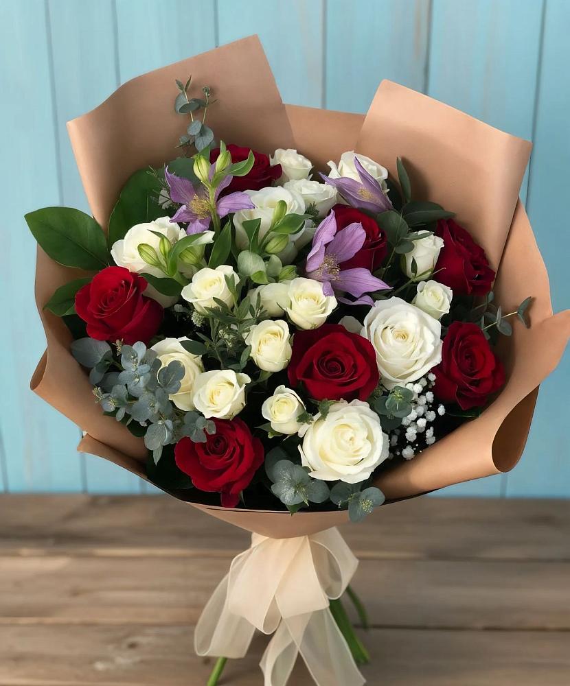 Букет цветов из: Розы и Альстромерии в Углегорске