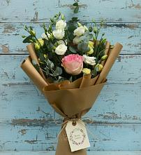 Букет цветов из:  Розы и Лизиантусы в Углегорске