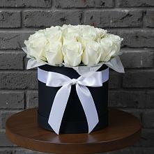 Цветочная композиция из Розы в шляпной коробке в Углегорске