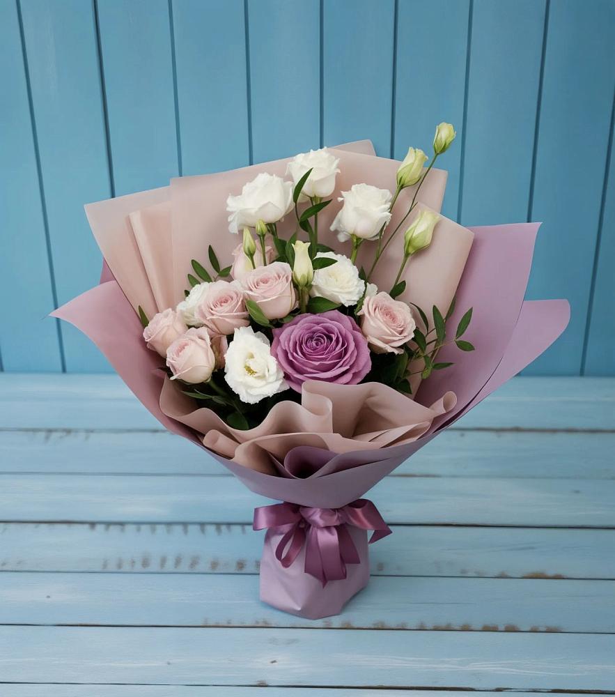 Букет цветов из: Розы и Лизиантусы в Углегорске